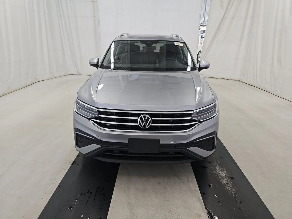Used 2022 Silver Volkswagen 2.0T SE image 2