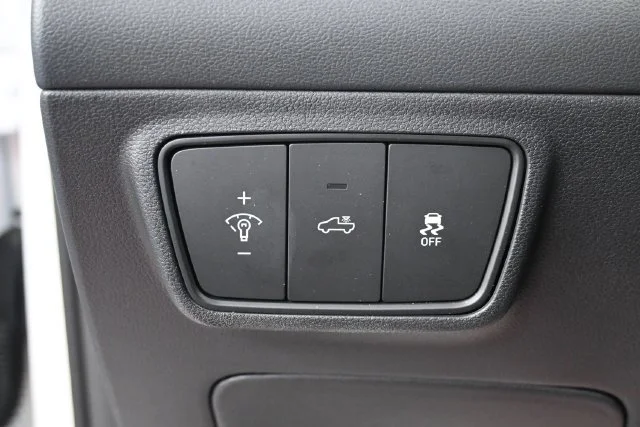 Used 2022 Ice White Hyundai Limited image 13