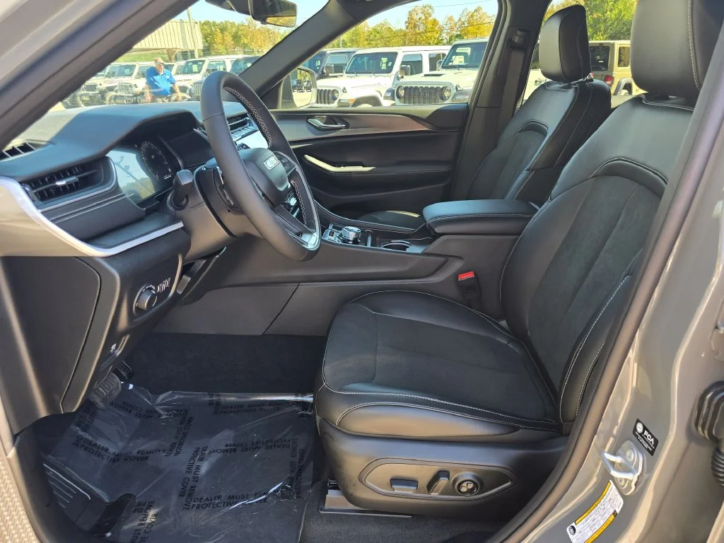 New 2027 Gray Jeep Laredo X image 4