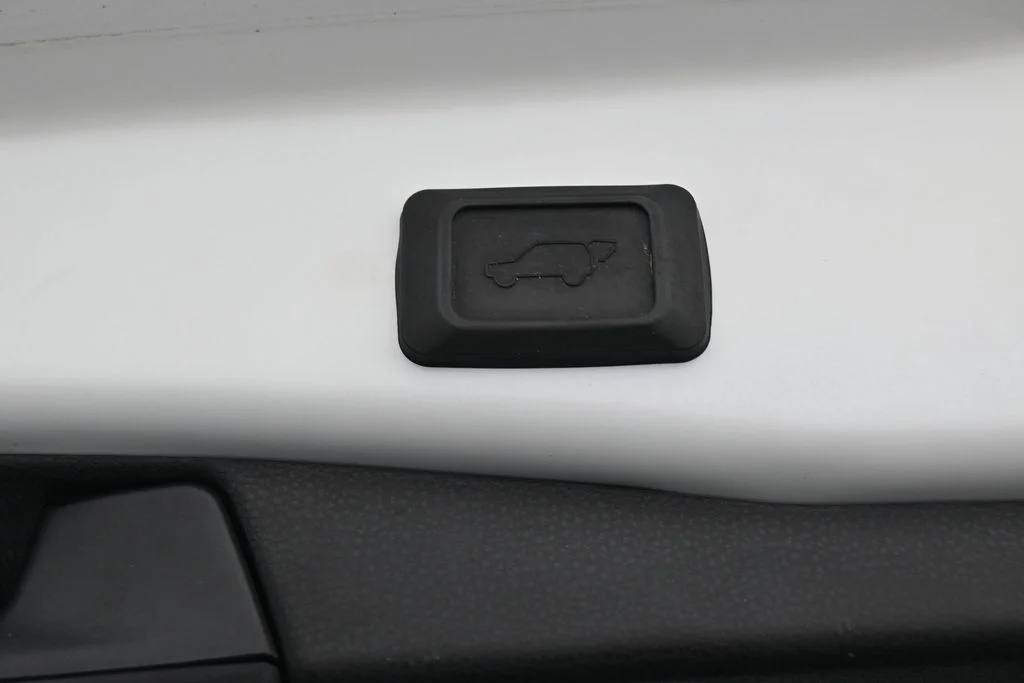 Used 2025 Ice Toyota XLE image 32