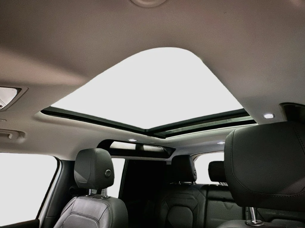 Used 2024 Fuji White Land Rover S image 22
