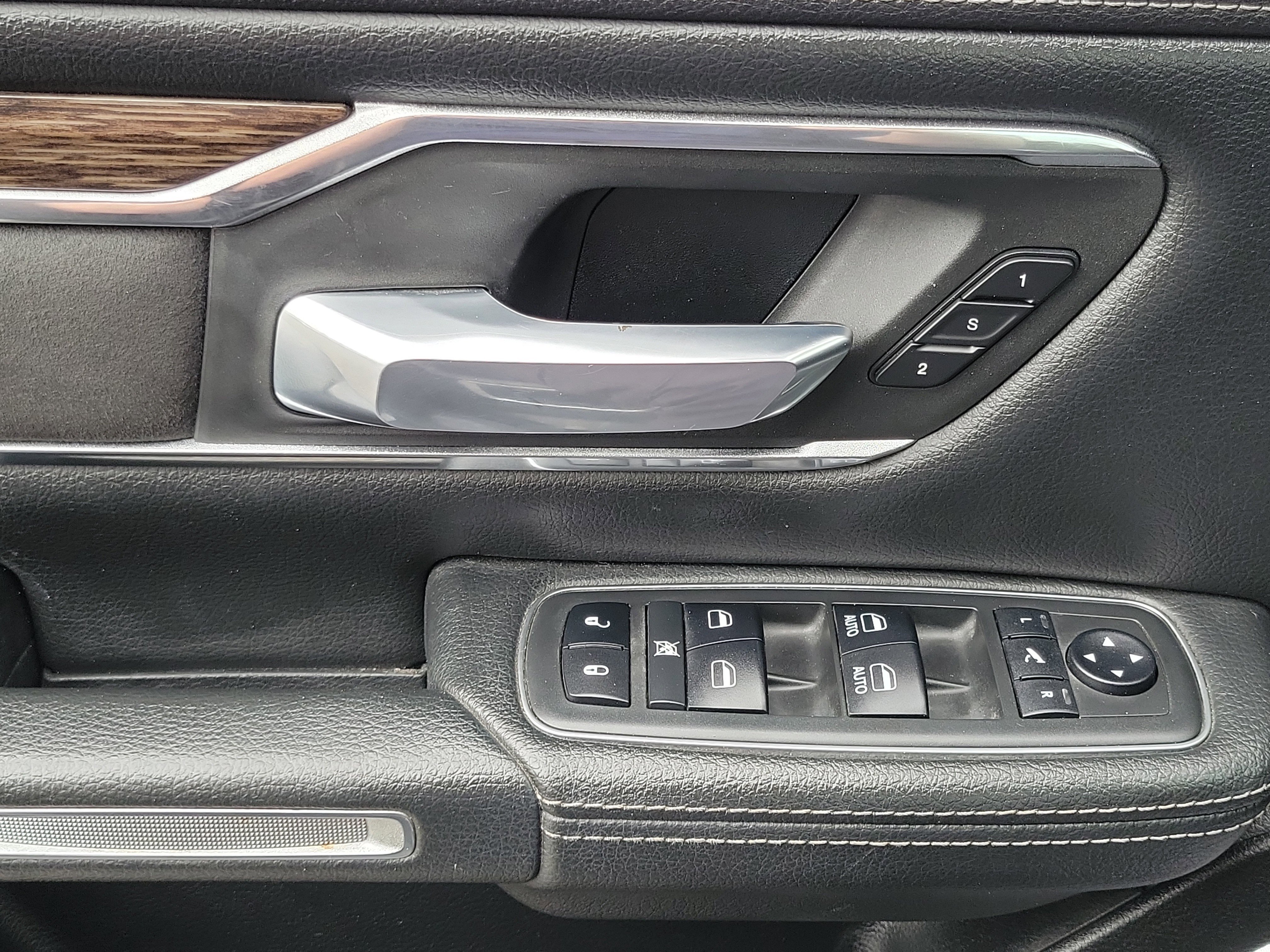 2019 RAM Ram 1500 Pickup Laramie - Photo 15