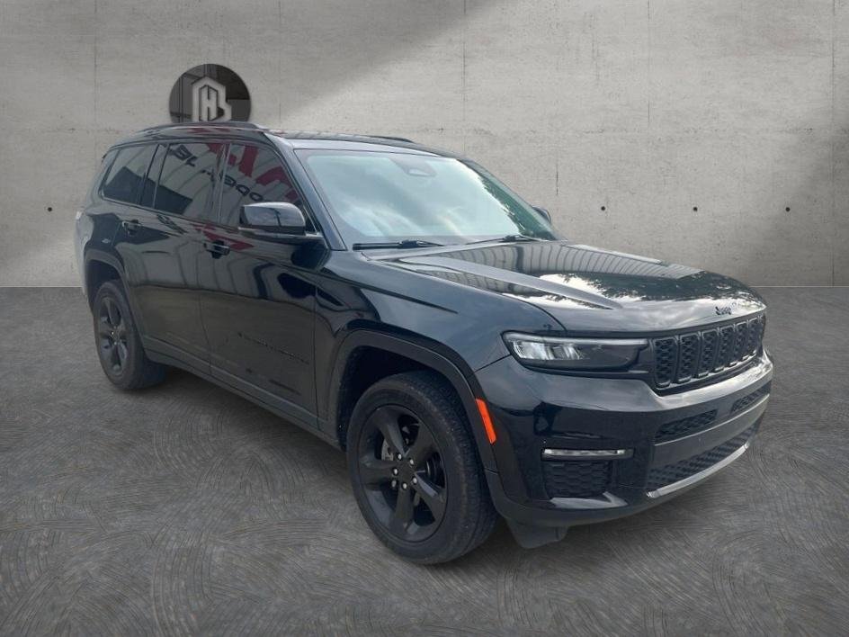 Used 2022 Black Jeep Limited image 3