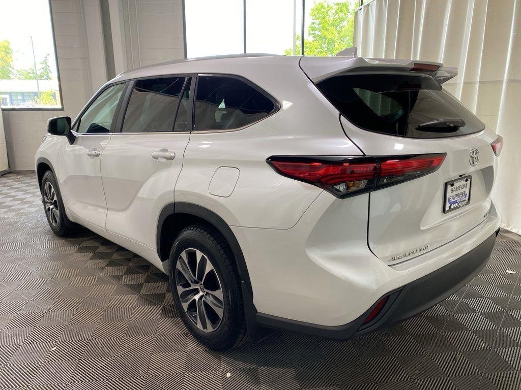 Used 2023 Pearl Toyota XLE image 15