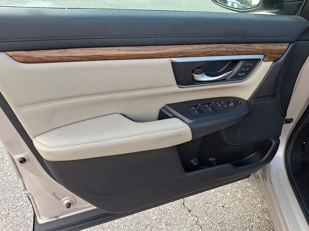 Used 2017 Gold Honda EX-L image 12