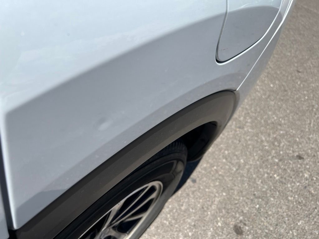 Used 2022  Mitsubishi ES image 11