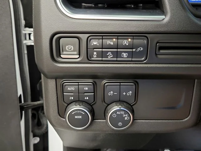 Used 2022 White Chevrolet Z71 image 28