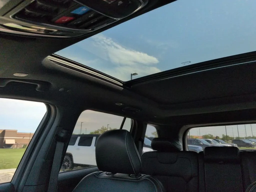 New 2027 Gray Jeep Limited image 25