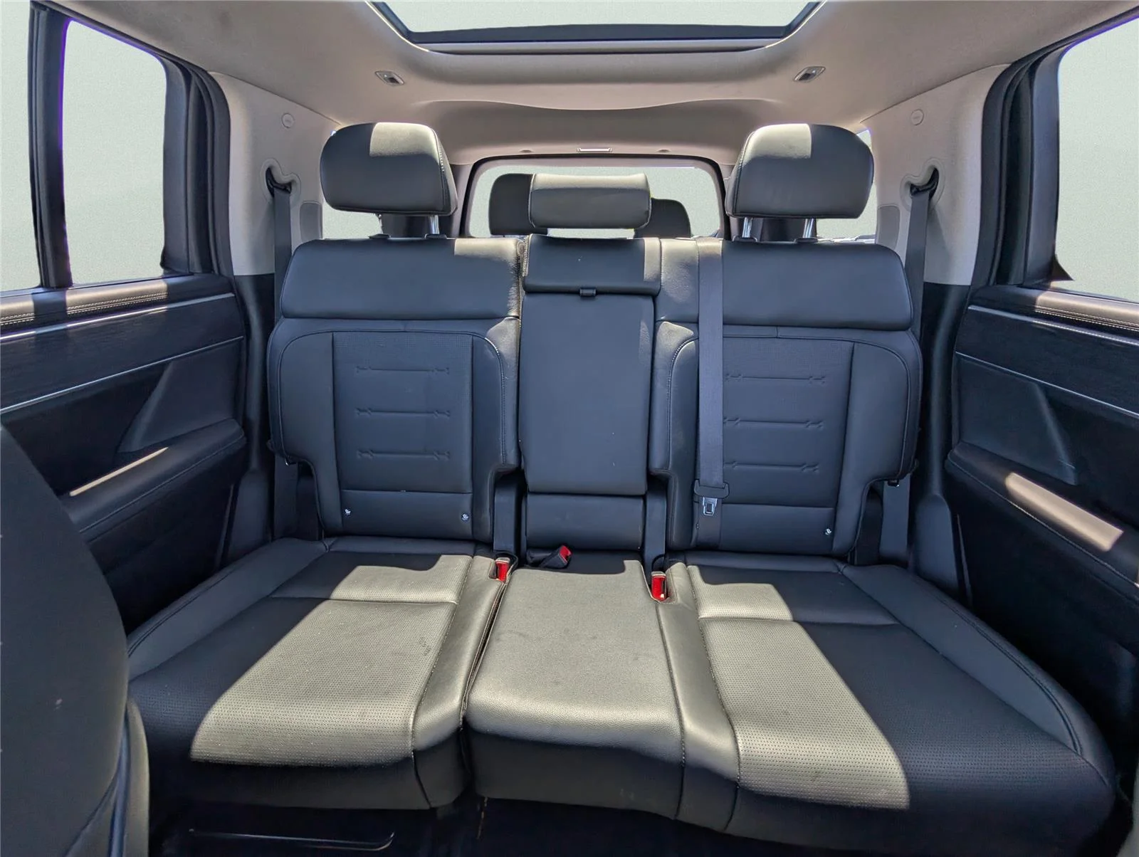 Used 2025 Hampton Gray Hyundai Limited image 12