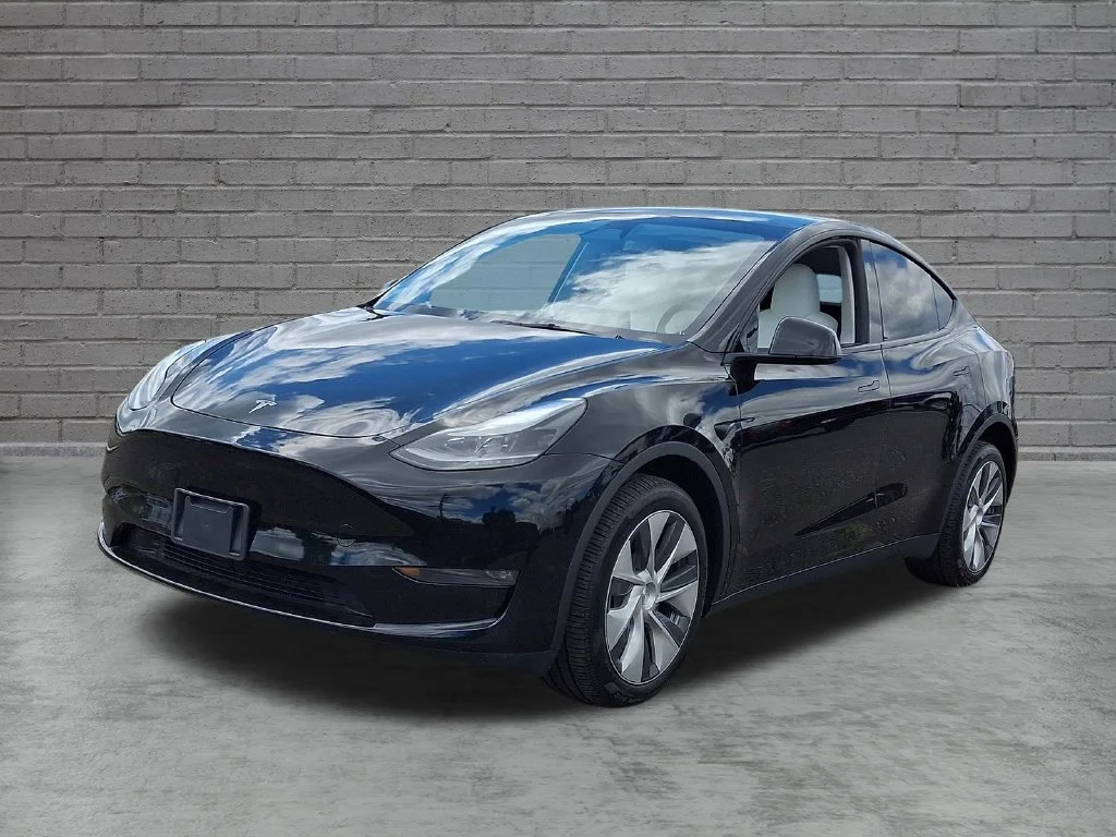 Used 2023  Tesla Long Range image 4