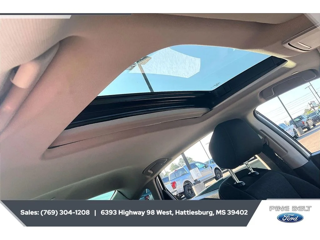 Used 2025 Solar Silver Metallic Honda SE image 16