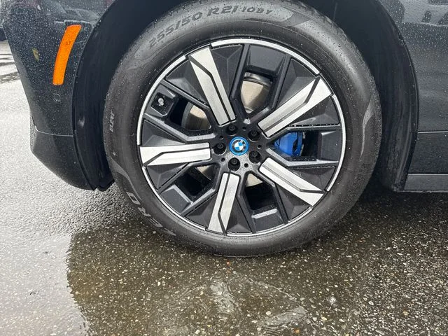 Used 2022 Black BMW xDrive50 image 29