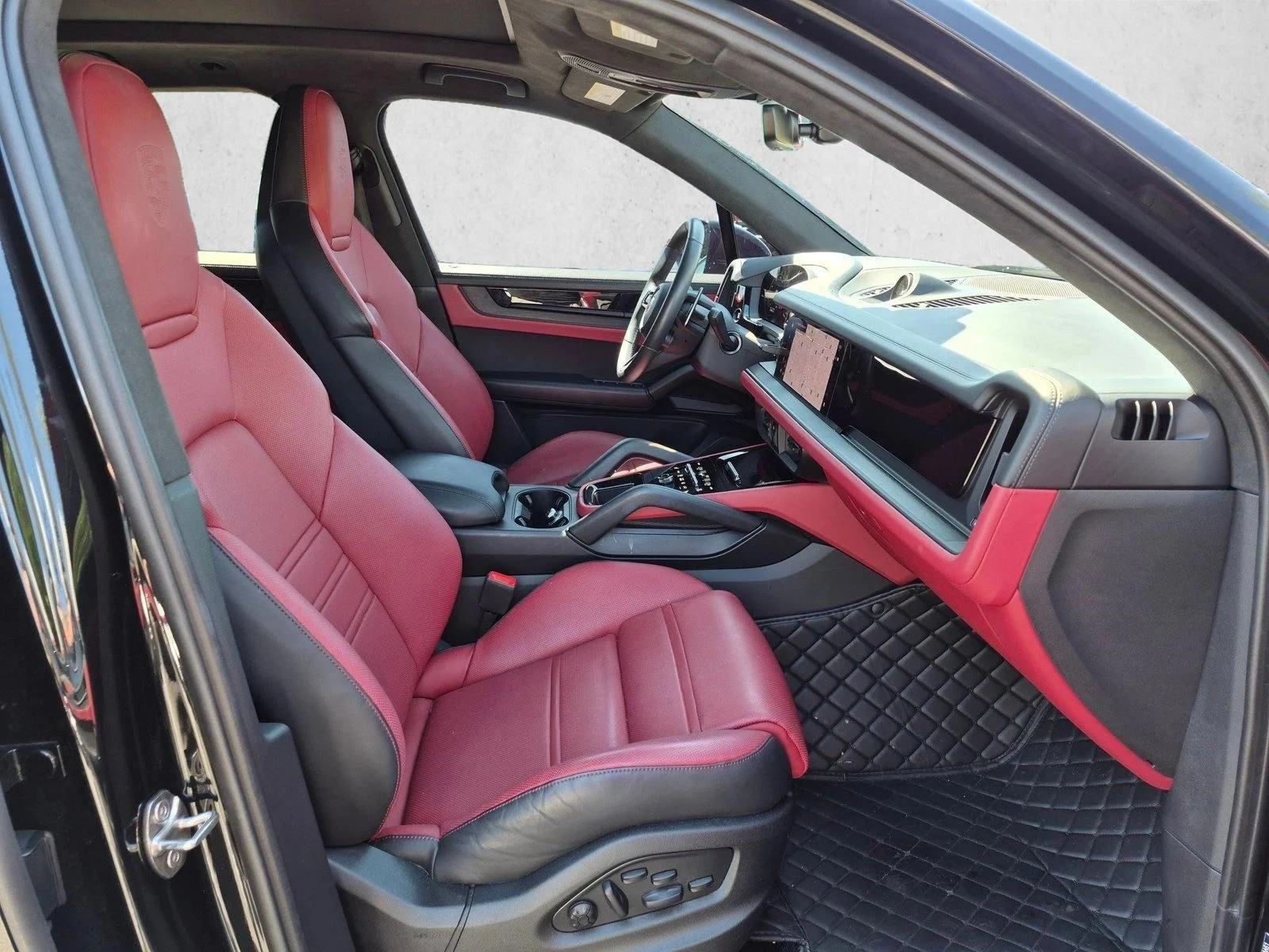 2025 Porsche Cayenne GTS - Photo 20