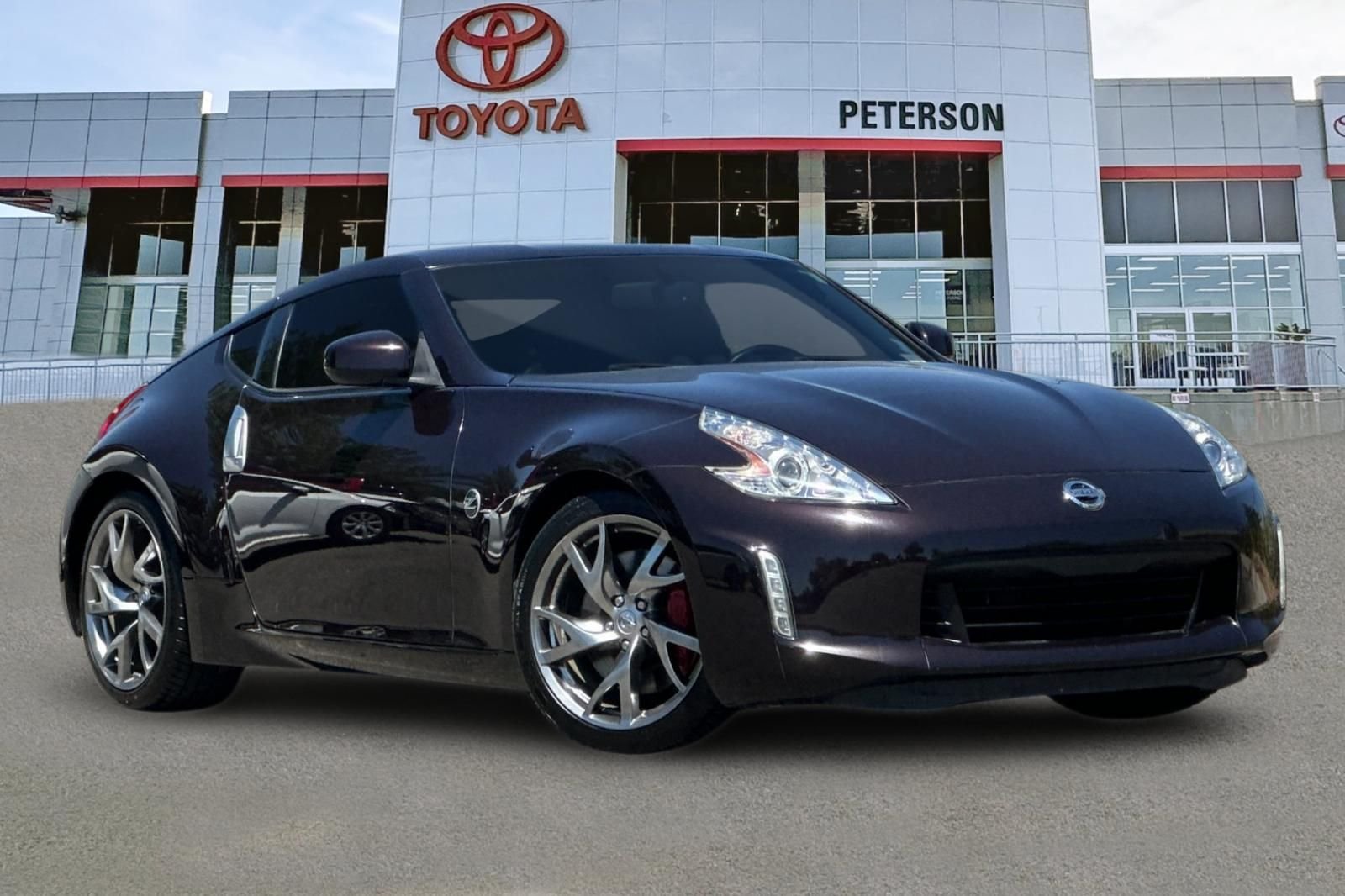 Used 2014 Red Nissan Touring image 2