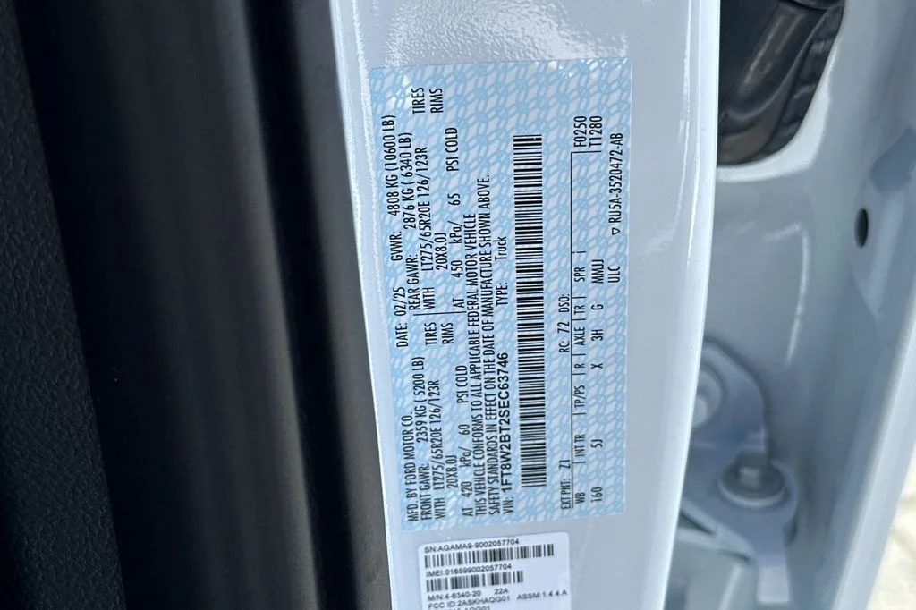 New 2025 Oxford White Ford F-250® Lariat® image 27