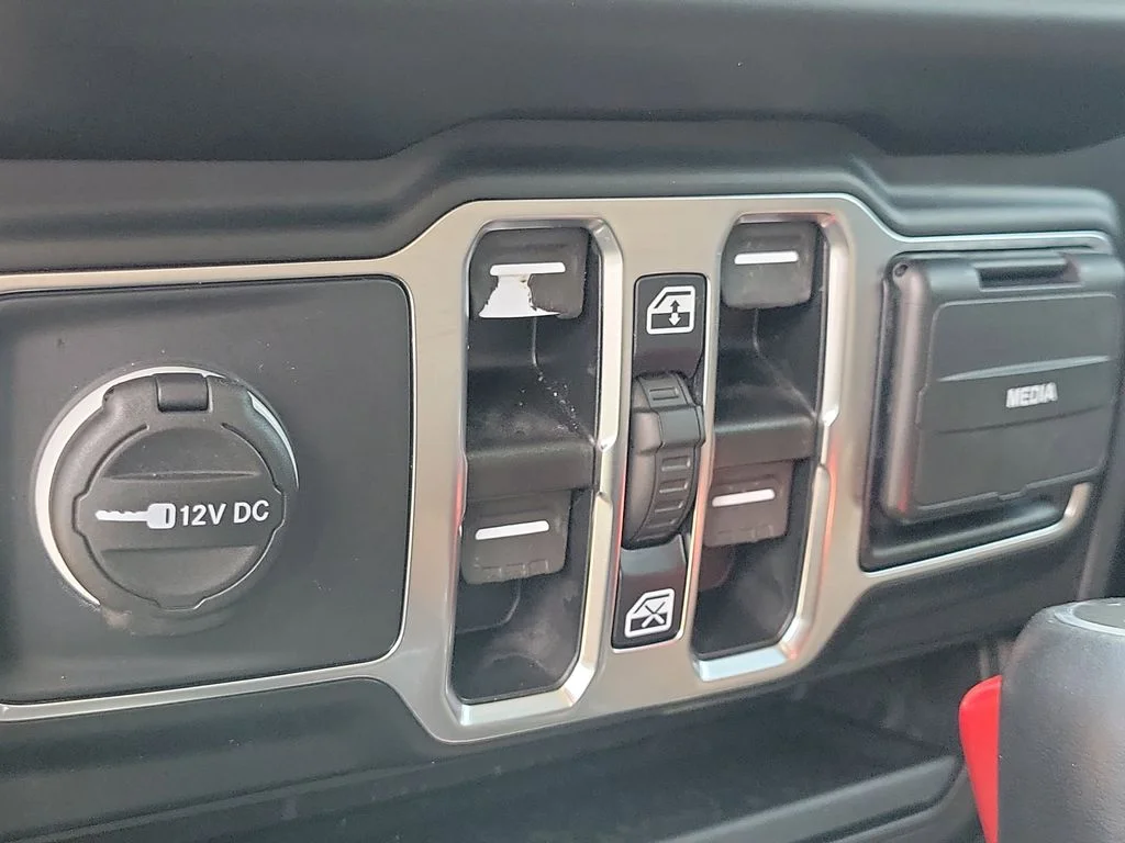 Used 2021 Black Clearcoat Jeep Overland image 26