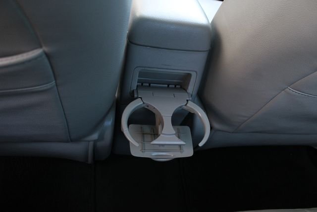 Used 2009 Silver Toyota LE image 19