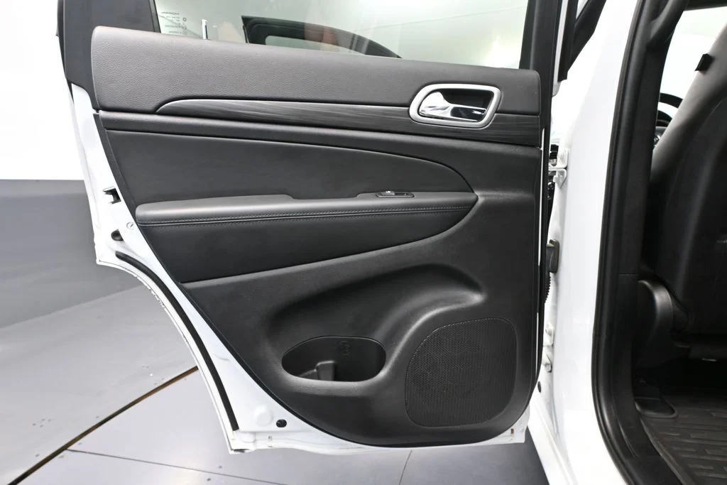 Used 2021 White Jeep Laredo X image 38