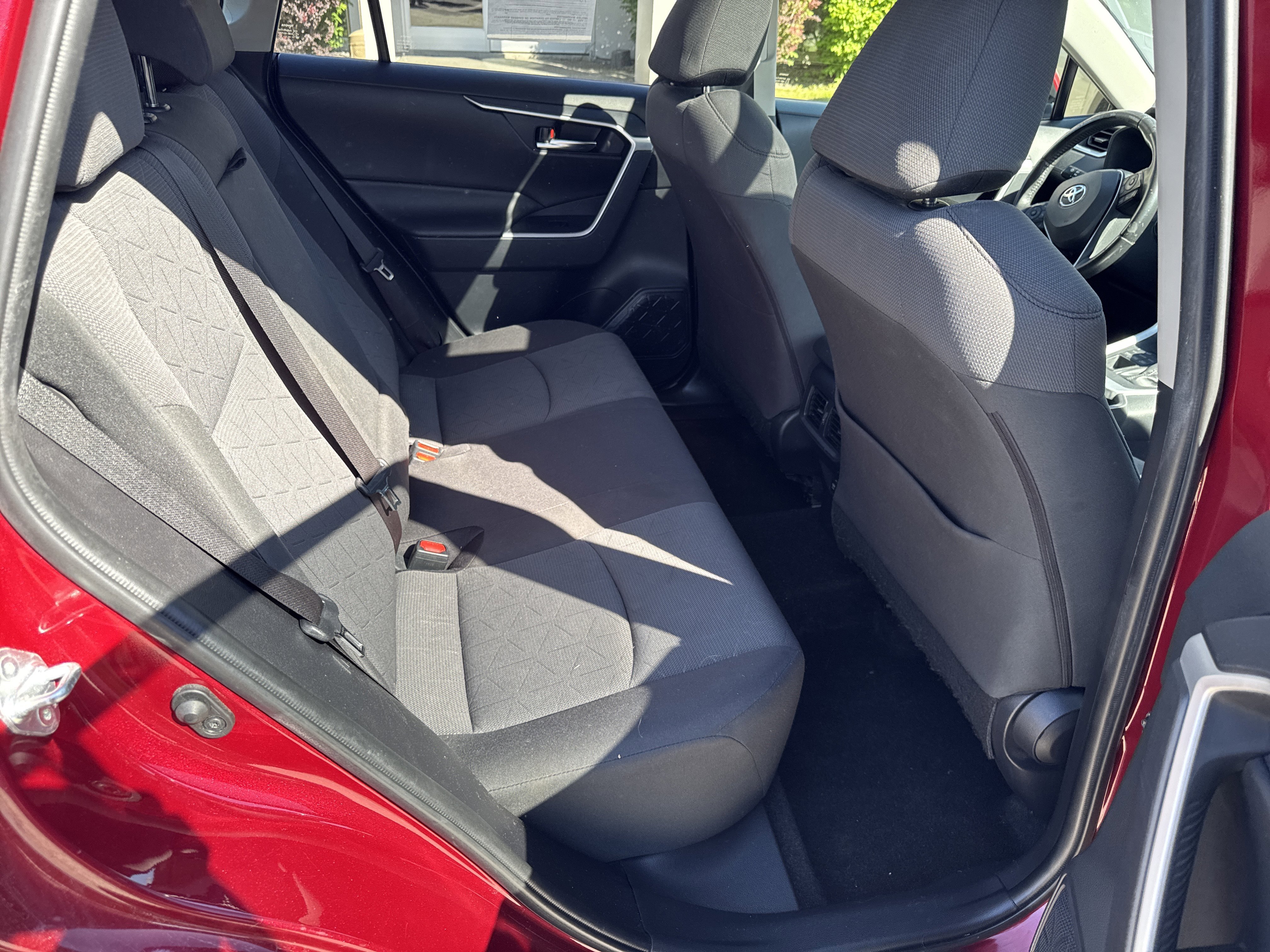 Used 2019 RUBY FLARE PEARL Toyota XLE image 12