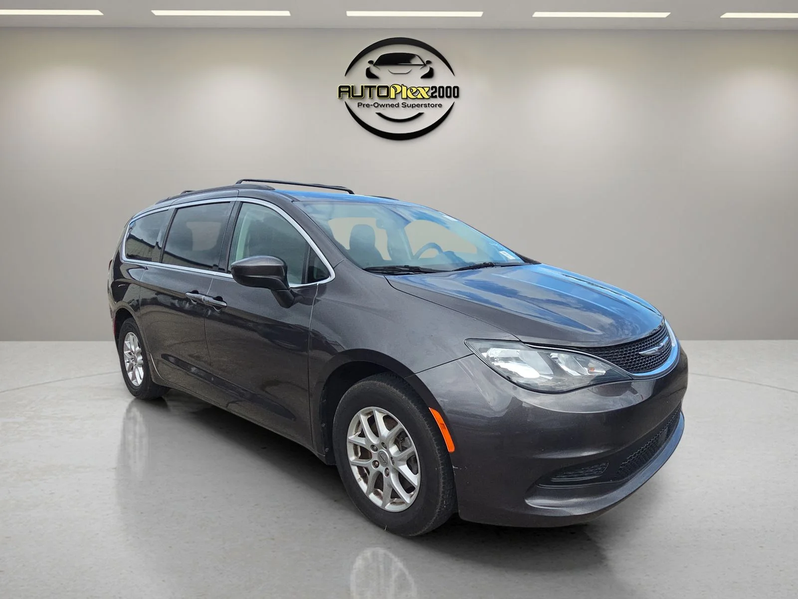2021 Chrysler Voyager LXI's photo