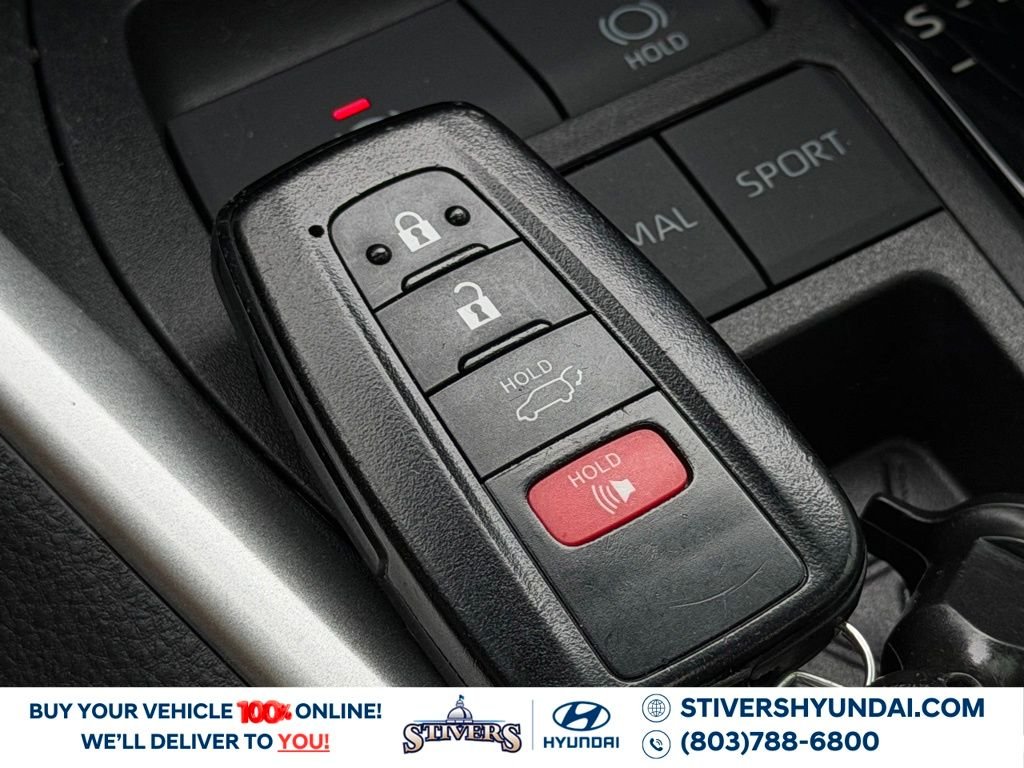 2021 Toyota RAV4 XLE - Photo 40