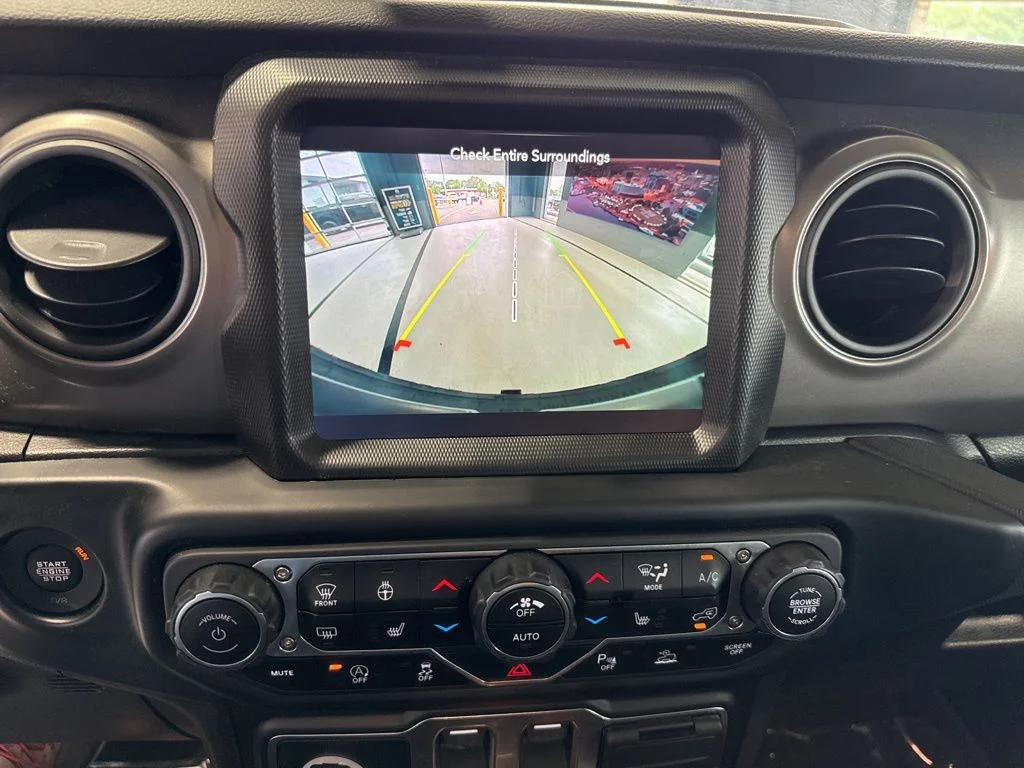 Used 2022 Gray Jeep Sport S image 17