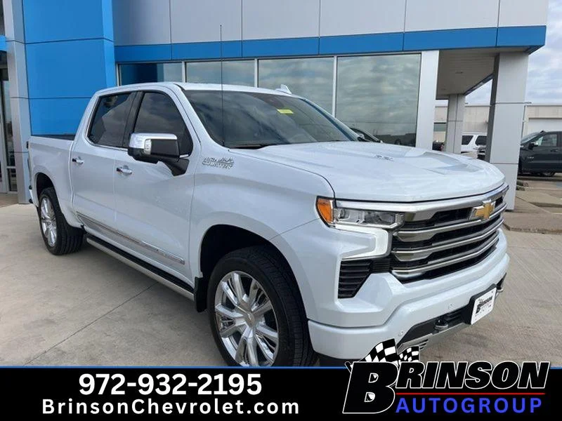 New 2026 Polar White Tricoat Chevrolet High Country image 3