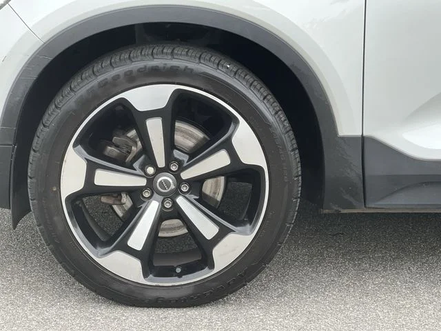 Used 2019 White Volvo T5 Inscription image 41