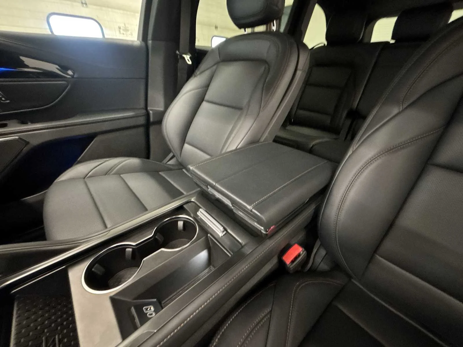 Used 2025 White Platinum Metallic Tri-Coat Lincoln Premiere image 22