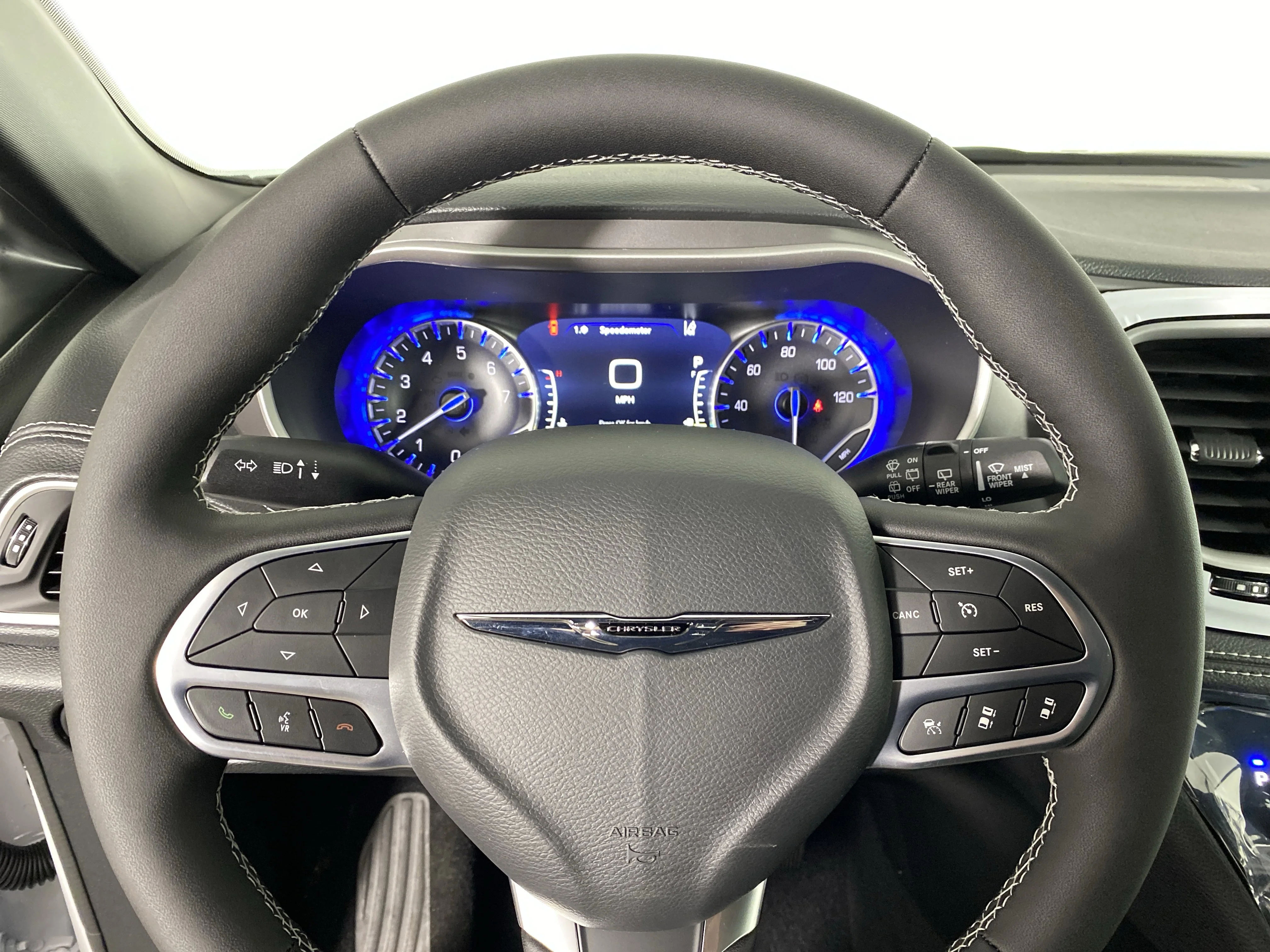 New 2026 Bright White Clear-Coat Exterior Paint Chrysler Select image 17