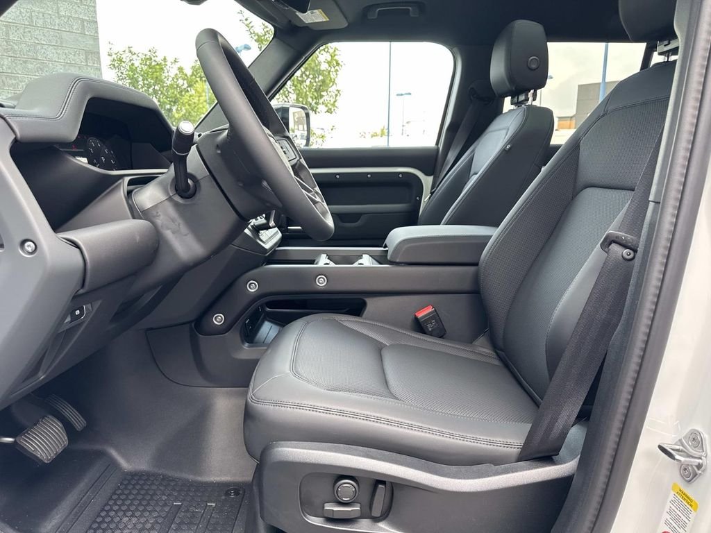 New 2026 Fuji White Land Rover S image 19