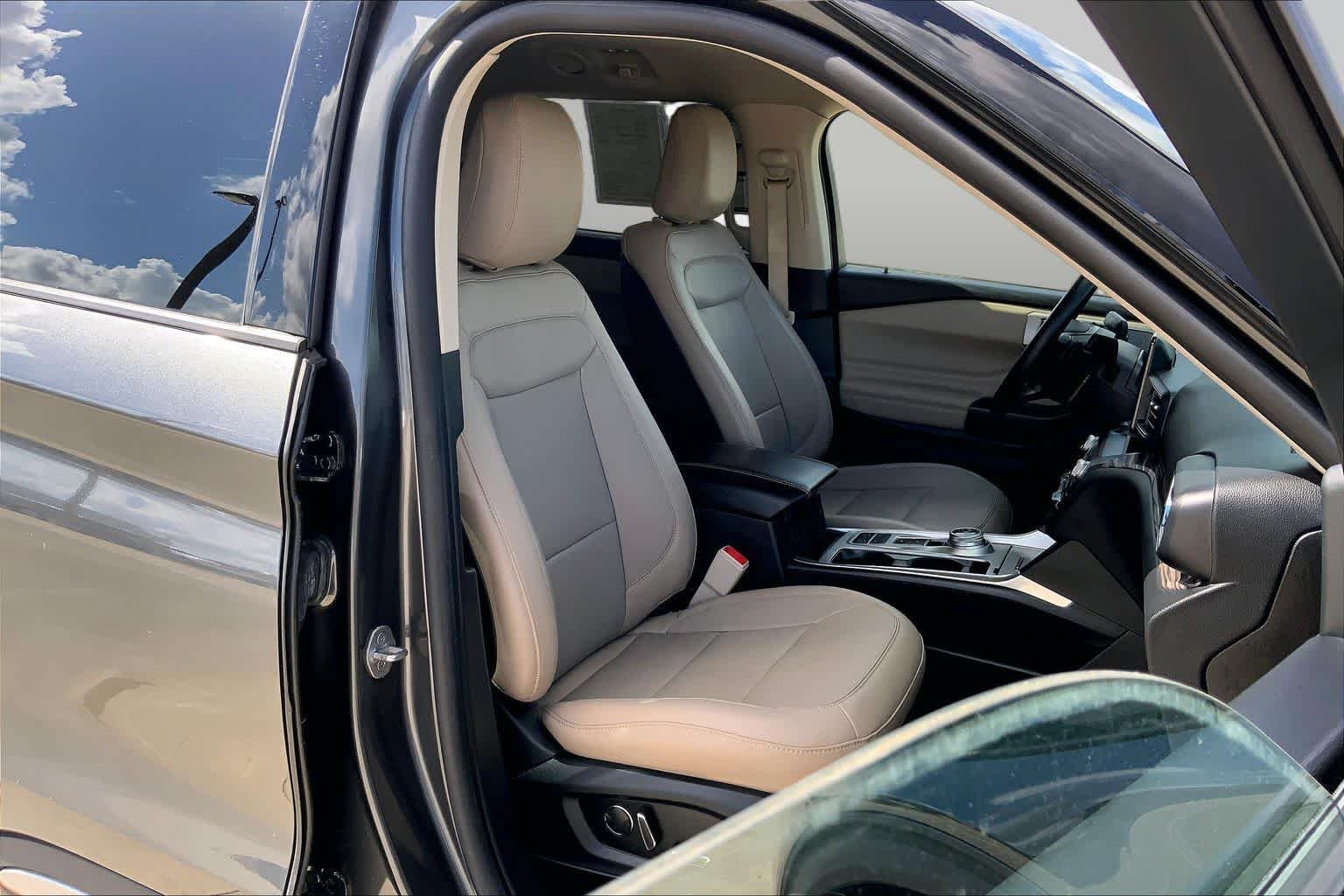 Used 2020 Magnetic Metallic Ford Limited image 9