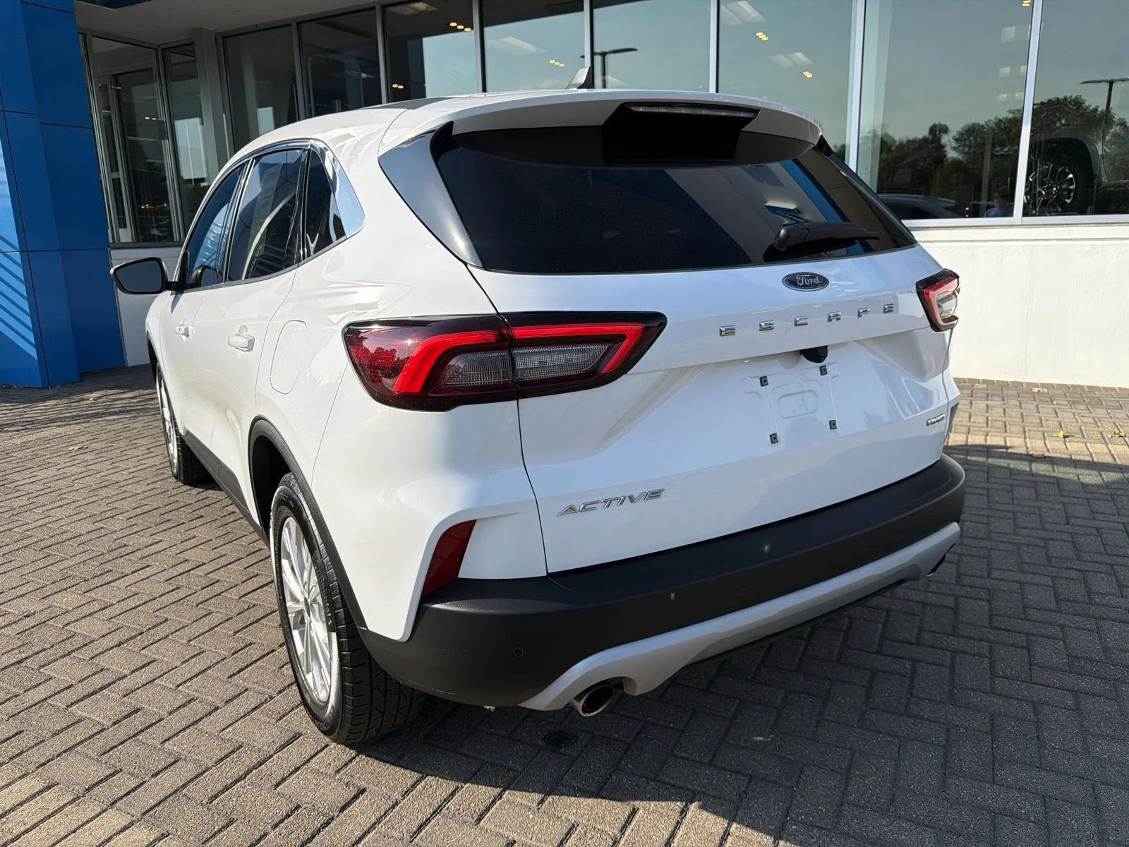Used 2023 Oxford White Ford Active image 3