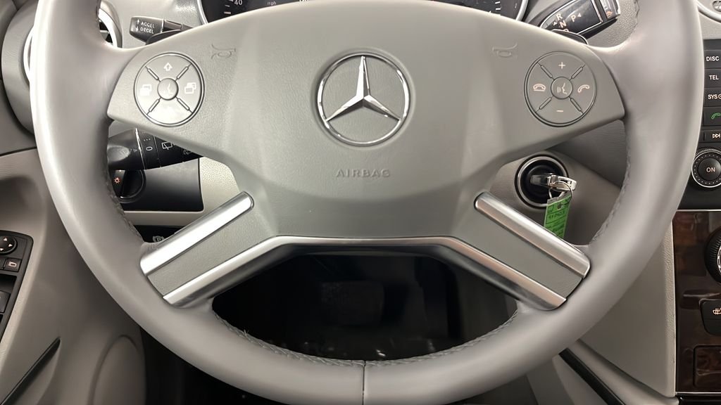 Used 2011  Mercedes-Benz ML 350 image 25