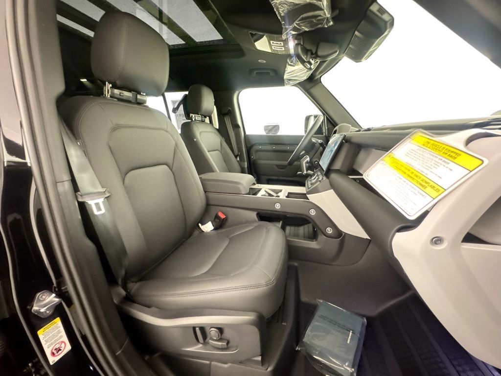 New 2026 Santorini Black Land Rover S image 27