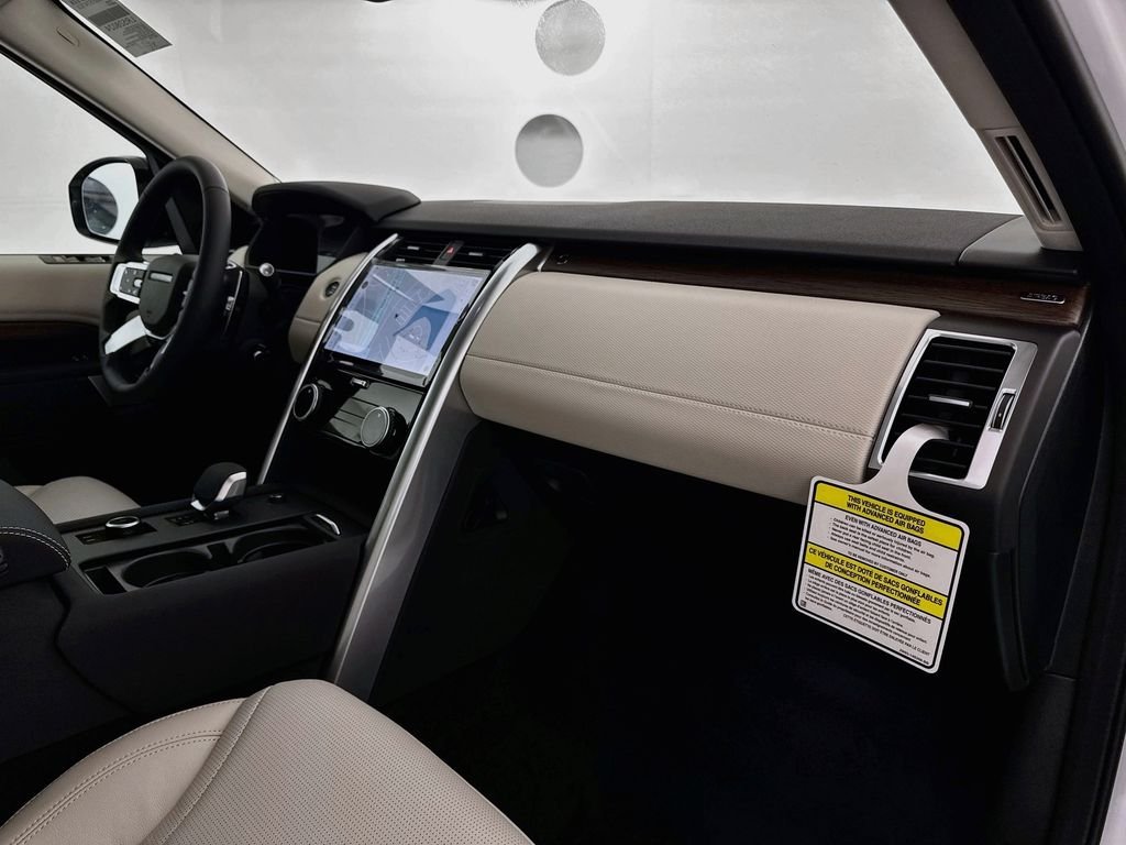 New 2026 Fuji White Land Rover Dynamic SE image 31