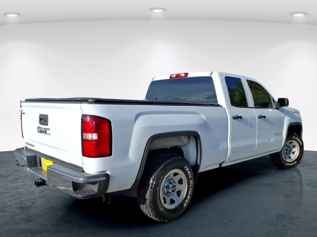 Used 2018 White GMC Base image 6