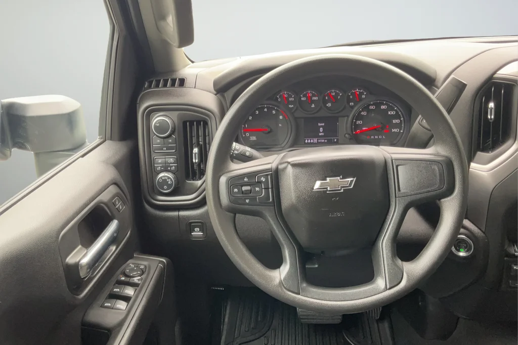 Used 2025 White Chevrolet Custom image 15