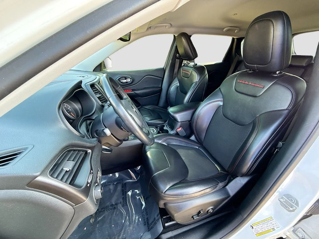 Used 2019 Bright White Clearcoat Jeep Trailhawk image 20