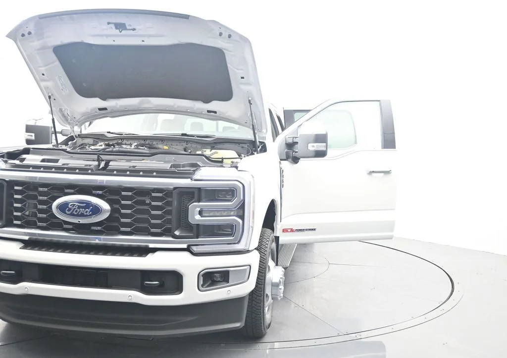 New 2026 Star White Metallic Tri-Coat Ford F-350® Platinum® image 36