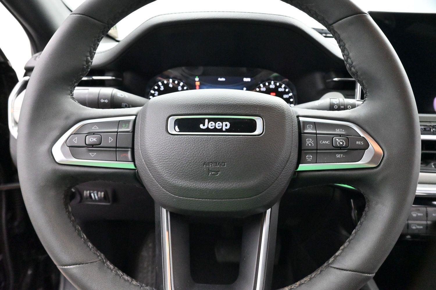 Used 2023 Diamond Black Crystal Pearlcoat Jeep Limited image 16
