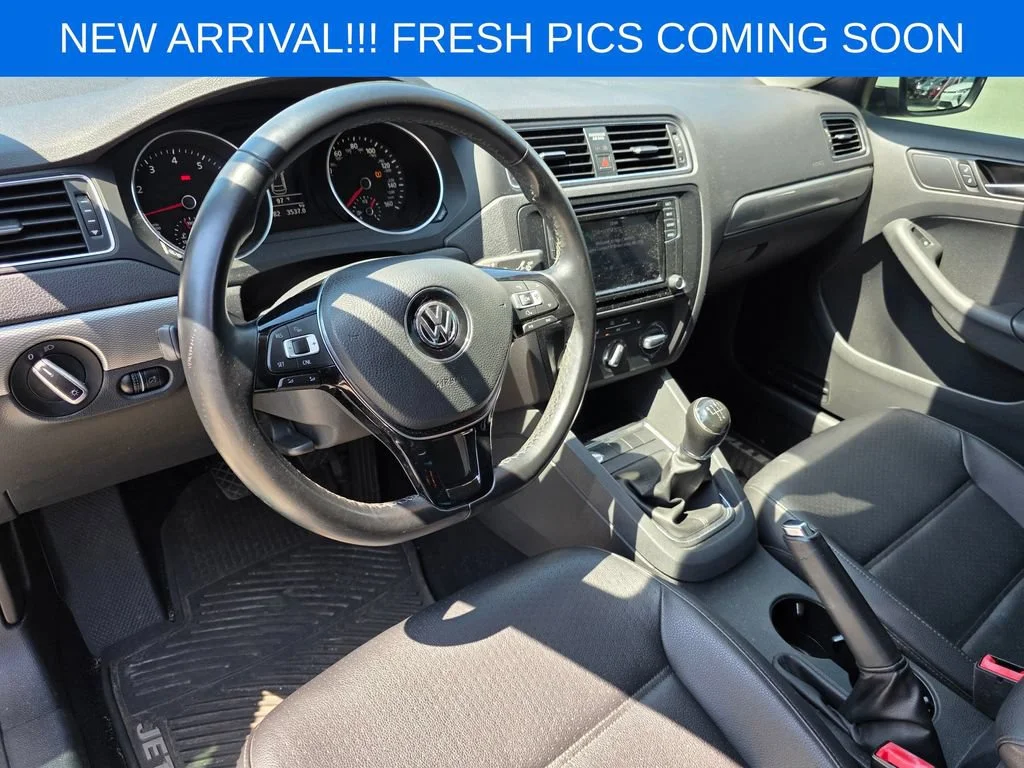 Used 2017 White Volkswagen 1.4T SE image 7