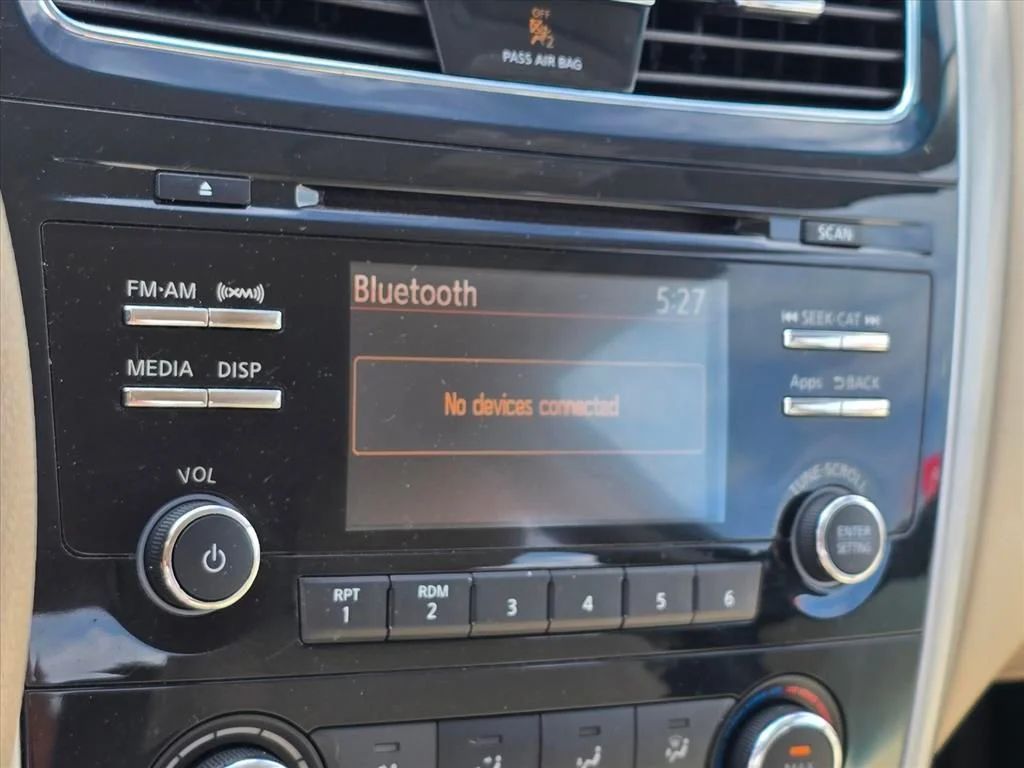 Used 2015 Blue Nissan 2.5 S image 21