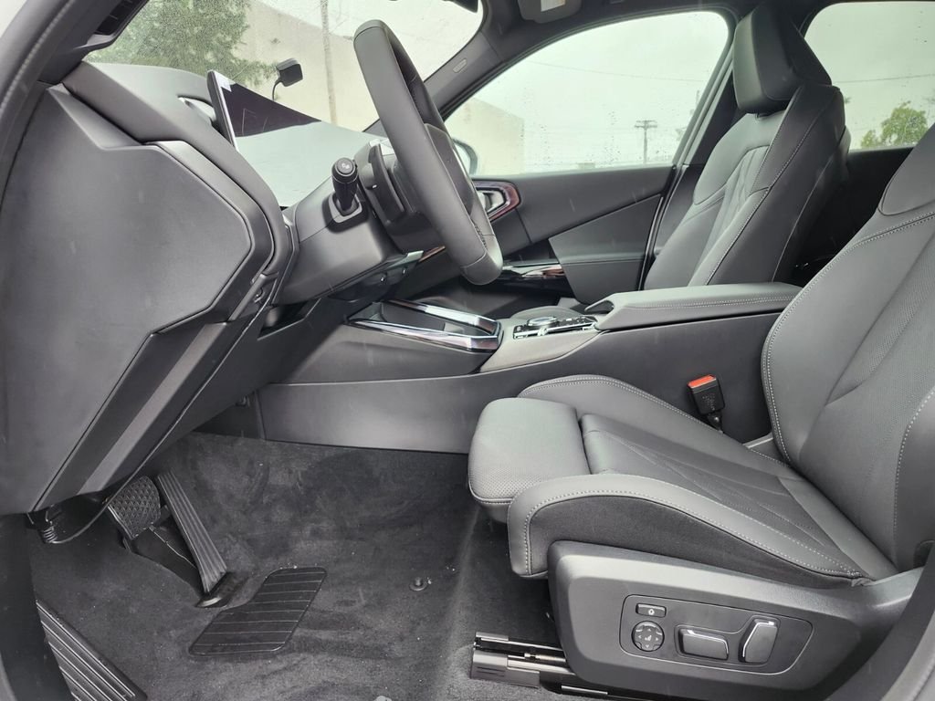 New 2026 White BMW 30 xDrive image 17