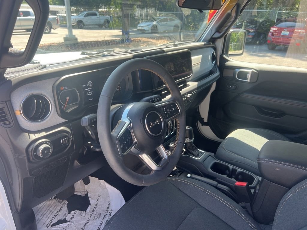 2024 Jeep Wrangler 4-Door Sahara - Photo 9