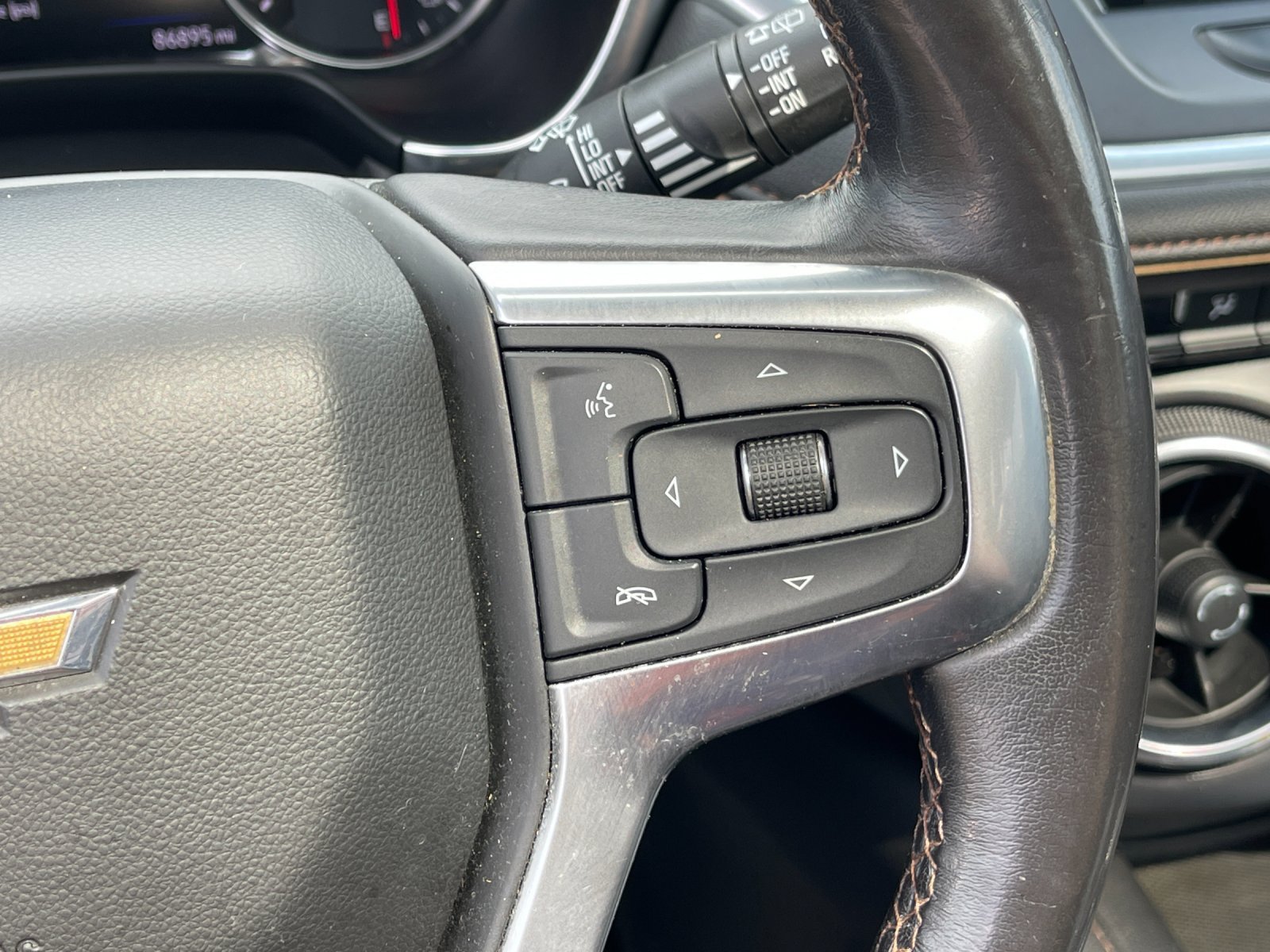 Used 2021 IRIDESCENT PEARL TRICOAT Chevrolet Premier image 31
