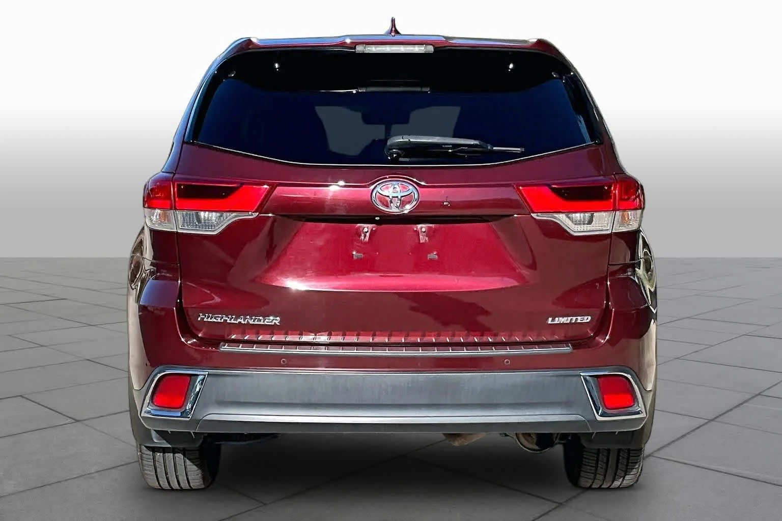 Used 2017 Ooh La La Rouge Mica Toyota Limited image 5