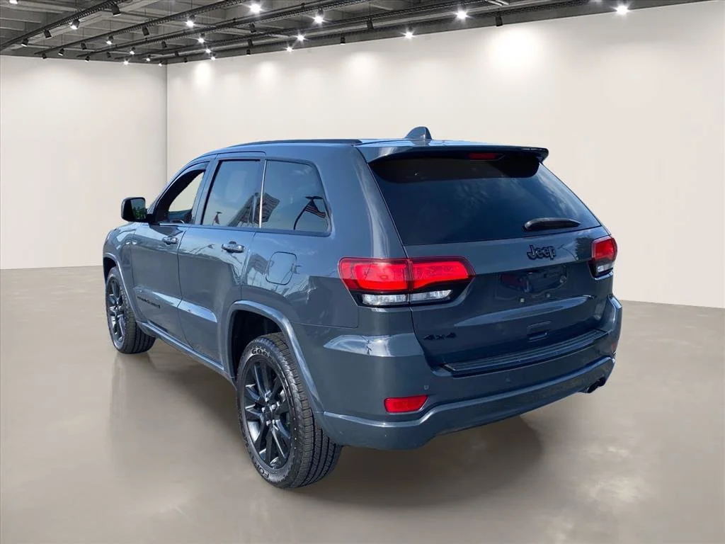 Used 2018 Rhino Clearcoat Jeep Altitude image 5
