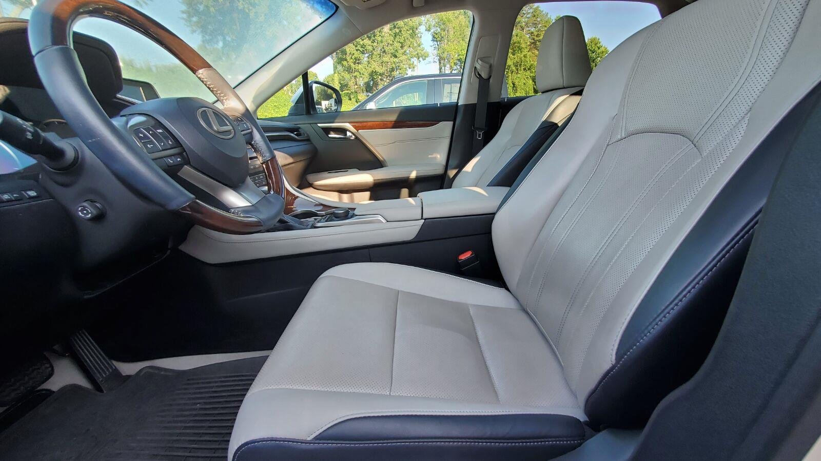 Used 2016 Eminent White Pearl Lexus FWD 4dr image 3