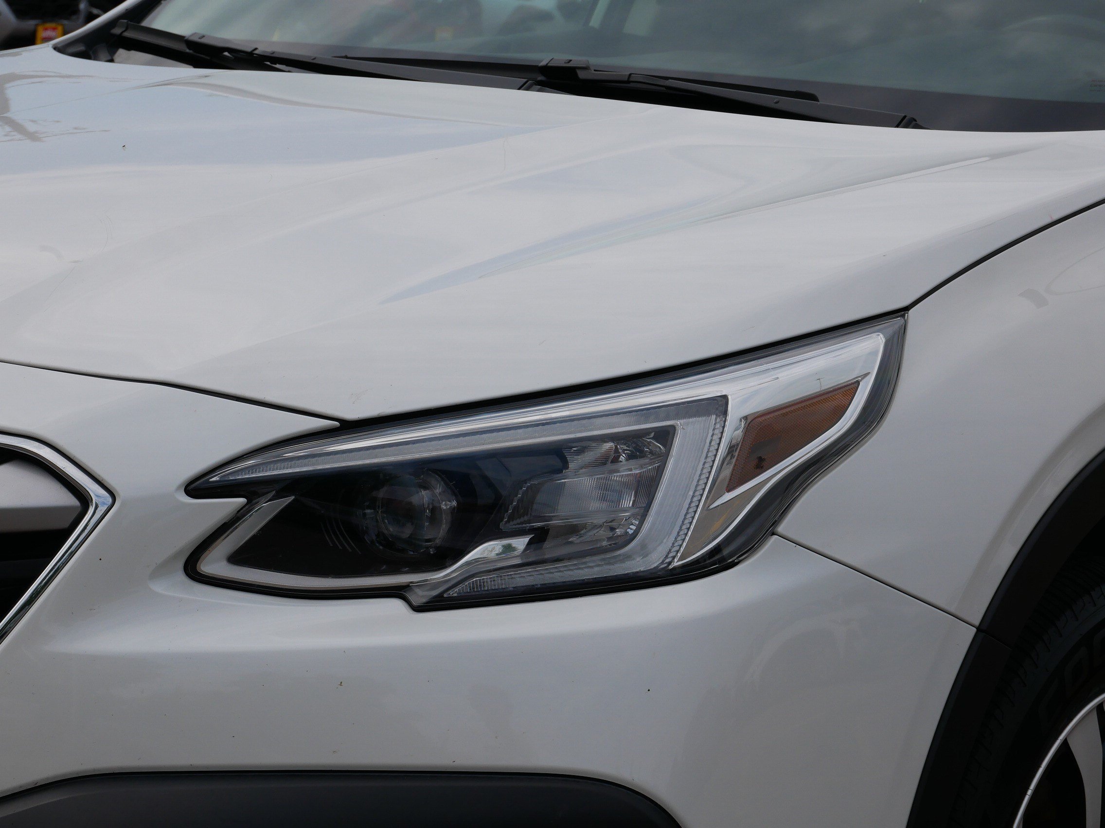 Used 2020 Crystal White Pearl Subaru Limited image 16